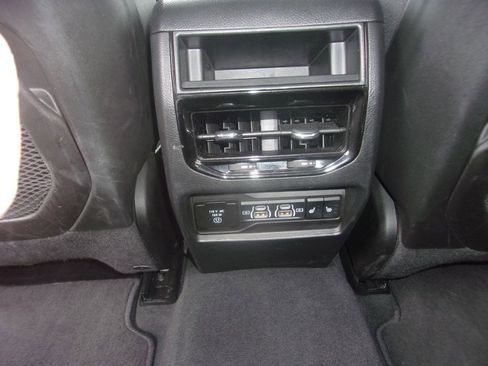 Used 2023 Jeep Grand Cherokee Limited AWD/4WD image 23