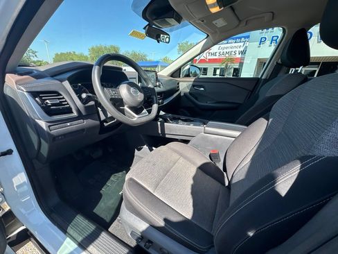 Used 2021 Nissan Rogue SV FWD image 13