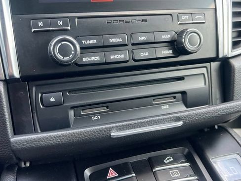 Used 2018 Porsche Macan AWD/4WD image 24