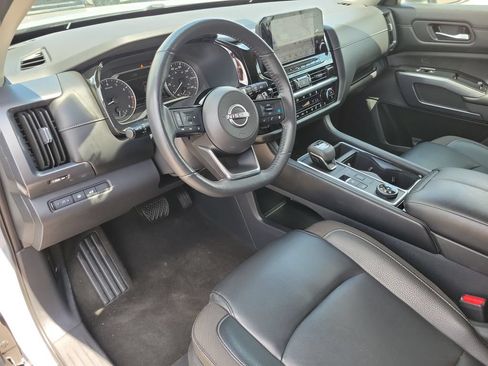 Used 2023 Nissan Pathfinder SL AWD/4WD image 23