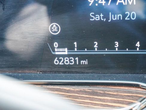 Used 2023 Cadillac Escalade Premium Luxury RWD image 28