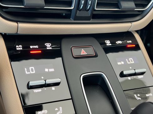 Certified 2025 Porsche Macan S AWD/4WD image 25