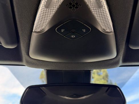 Used 2018 Toyota C-HR XLE FWD image 30