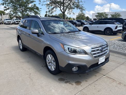 Used 2015 Subaru Outback 2.5i Premium AWD/4WD image 10