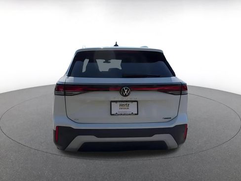Used 2026 Volkswagen Tiguan SE AWD/4WD image 12