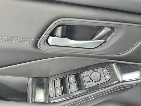 Used 2025 Nissan Rogue SV w/ SV Premium Package FWD image 22