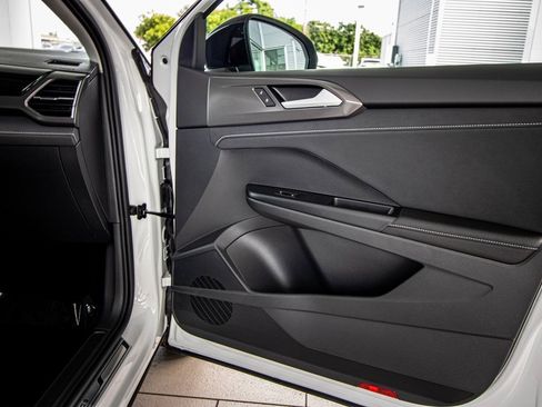 New 2026 Volkswagen Taos SE image 43