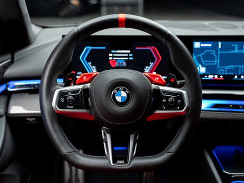 Used 2025 BMW M5 w/ Carbon Package image 46