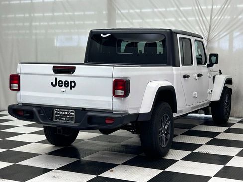 New 2025 Jeep Gladiator Sport image 9