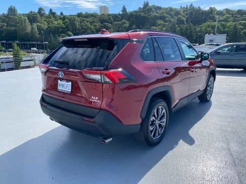 Certified 2022 Toyota RAV4 XLE Premium AWD/4WD image 12