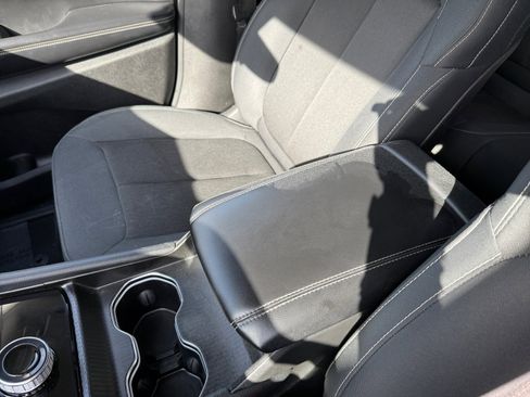 Used 2024 Jeep Grand Cherokee Laredo image 14