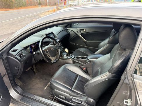 Used 2013 Hyundai Genesis 3.8 image 11