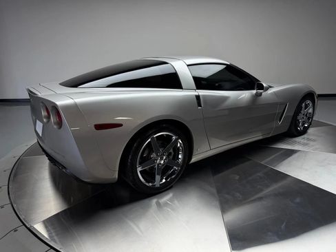 Used 2006 Chevrolet Corvette Coupe w/ Preferred Equipment Group RWD image 2