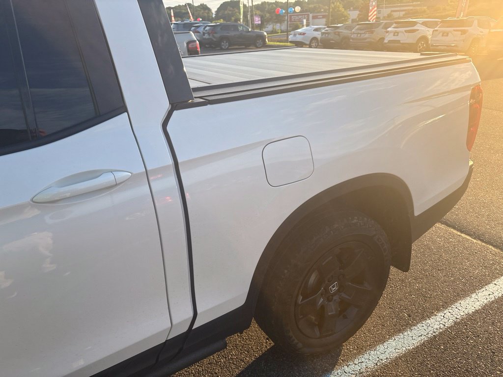 Used 2025 Honda Ridgeline Black Edition image 4