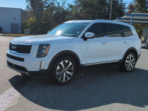 Used 2022 Kia Telluride EX w/ EX Premium Package image 2