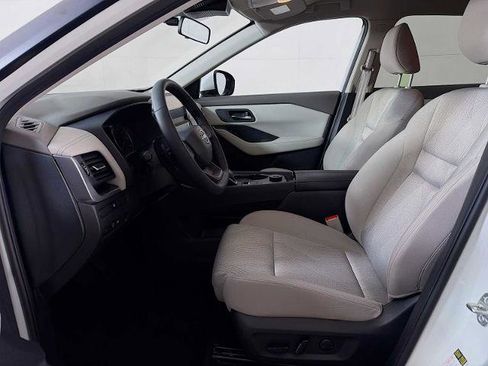 Certified 2025 Nissan Rogue SV AWD/4WD image 17