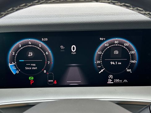 New 2025 Volkswagen Tiguan SE image 21