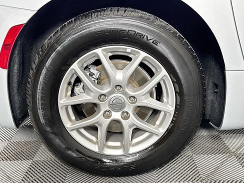Used 2024 Chrysler Pacifica Touring-L FWD image 32