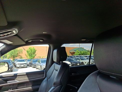 Used 2024 Jeep Wagoneer Series II w/ Flexible Seating Group AWD/4WD image 24