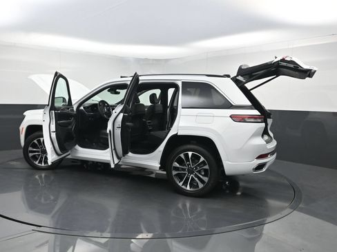 Used 2023 Jeep Grand Cherokee Overland AWD/4WD image 44