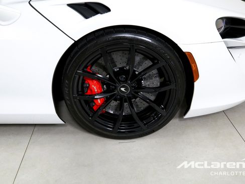 Used 2024 McLaren Artura image 24