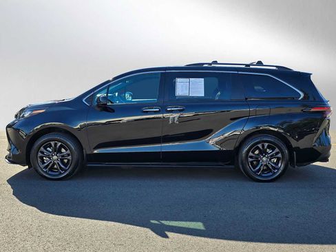 Used 2024 Toyota Sienna XLE Woodland Edition AWD/4WD image 6