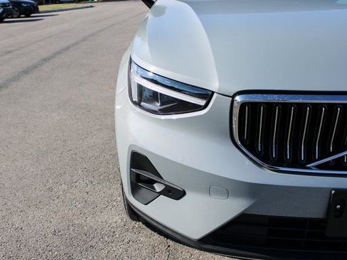 Used 2025 Volvo XC40 B5 Plus image 43
