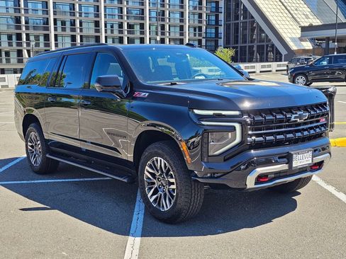New 2026 Chevrolet Suburban Z71 w/ Comfort Package AWD/4WD image 7