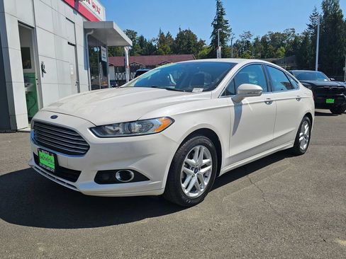 Used 2013 Ford Fusion SE FWD image 3