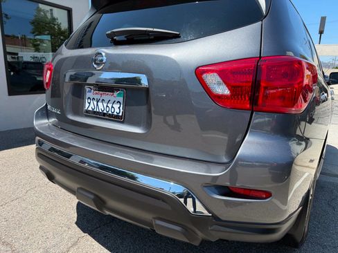Used 2018 Nissan Pathfinder S FWD image 17