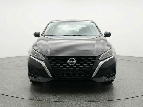 Used 2025 Nissan Altima 2.5 SV image 2