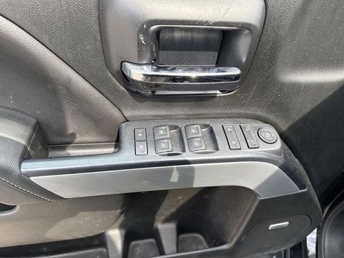 Used 2018 Chevrolet Silverado 1500 LT w/ Midnight Edition image 15