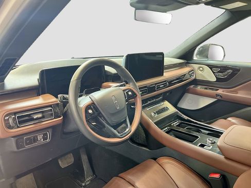 Used 2025 Lincoln Aviator Reserve w/ Equipment Group 201A AWD/4WD image 9