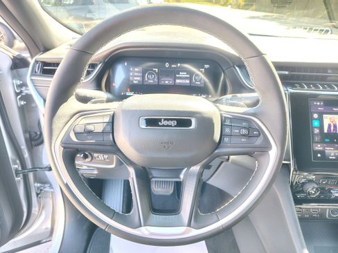 New 2025 Jeep Grand Cherokee Altitude image 33