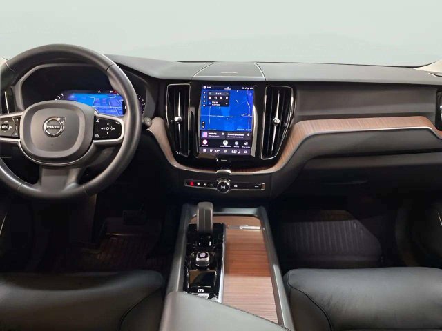 Used 2023 Volvo XC60 B5 Plus w/ Climate Package AWD/4WD image 14