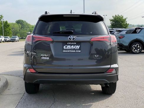 Used 2018 Toyota RAV4 LE FWD image 6