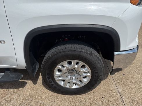 Used 2025 Chevrolet Silverado 2500 LT image 4