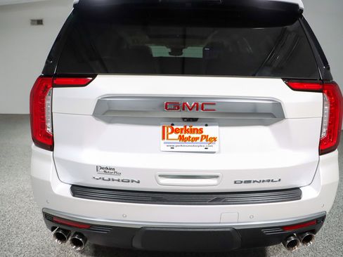 Used 2024 GMC Yukon Denali w/ Advanced Technology Package AWD/4WD image 8