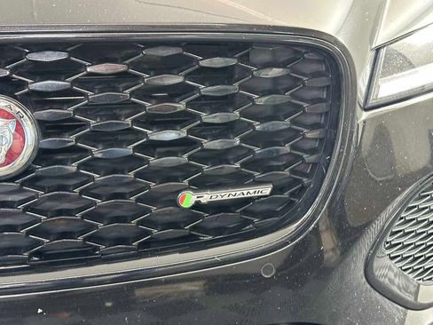 Used 2022 Jaguar XF R-Dynamic SE image 15