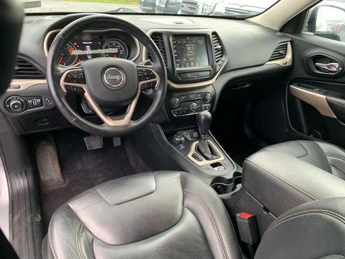 Used 2018 Jeep Cherokee Limited w/ High Altitude Package AWD/4WD image 13