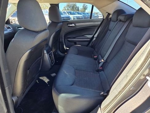 Used 2019 Chrysler 300 Touring w/ Chrome Appearance Package image 13