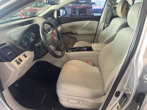 Used 2010 Toyota Venza image 10