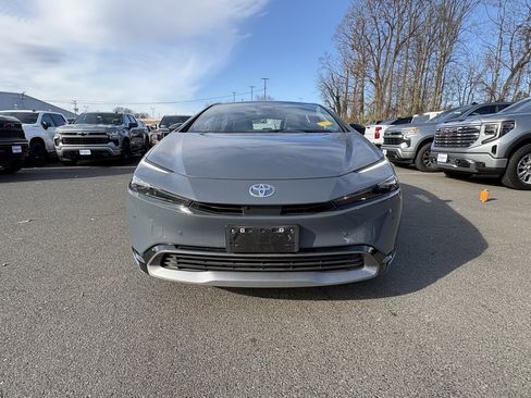 Used 2023 Toyota Prius LE image 2
