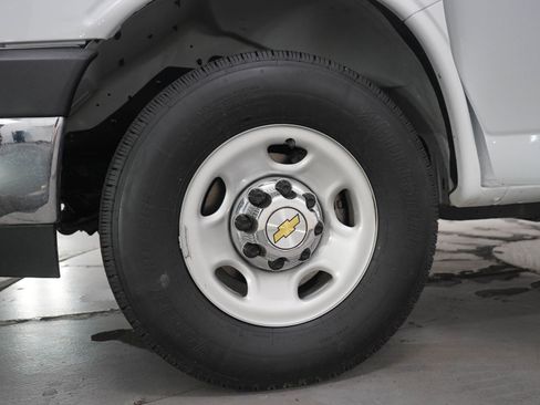 Used 2025 Chevrolet Express 3500 LT w/ LT Preferred Equipment Group RWD image 25