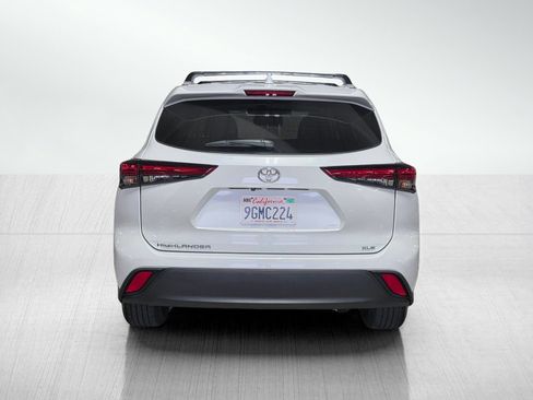 Used 2023 Toyota Highlander XLE FWD image 6