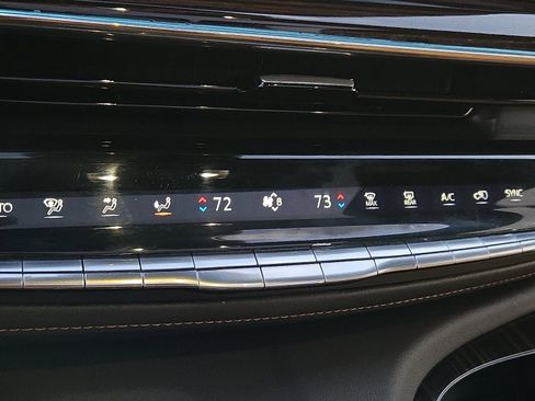 Used 2023 Cadillac Escalade Premium Luxury image 17