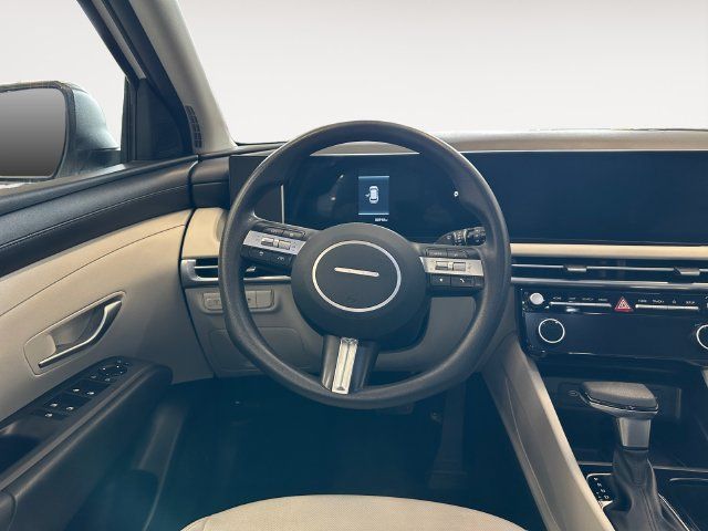 Used 2025 Hyundai Tucson SEL FWD image 12