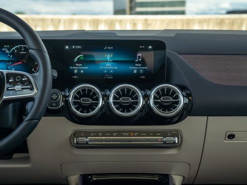 Certified 2023 Mercedes-Benz GLA 250 4MATIC image 19