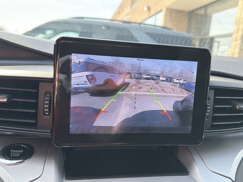 Used 2023 Ford Explorer XLT AWD/4WD image 19