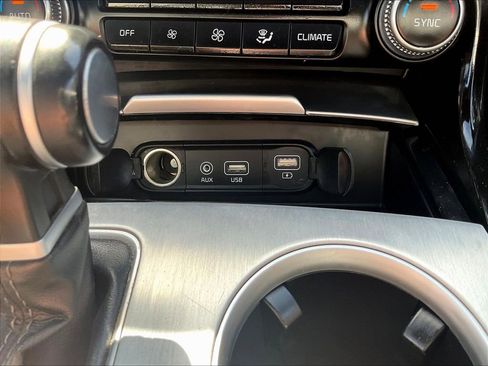 Used 2018 Kia Stinger GT1 AWD/4WD image 16